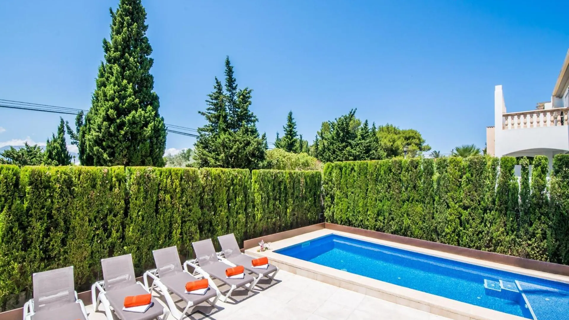 Beach Holiday Home With Private Pool Alcudia
