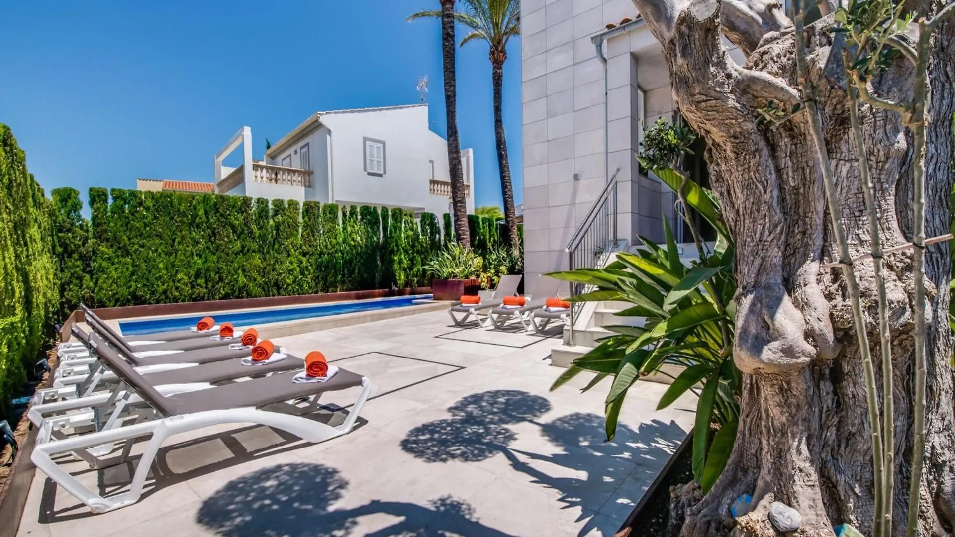 Beach Holiday Home With Private Pool Alcudia  Hiszpania